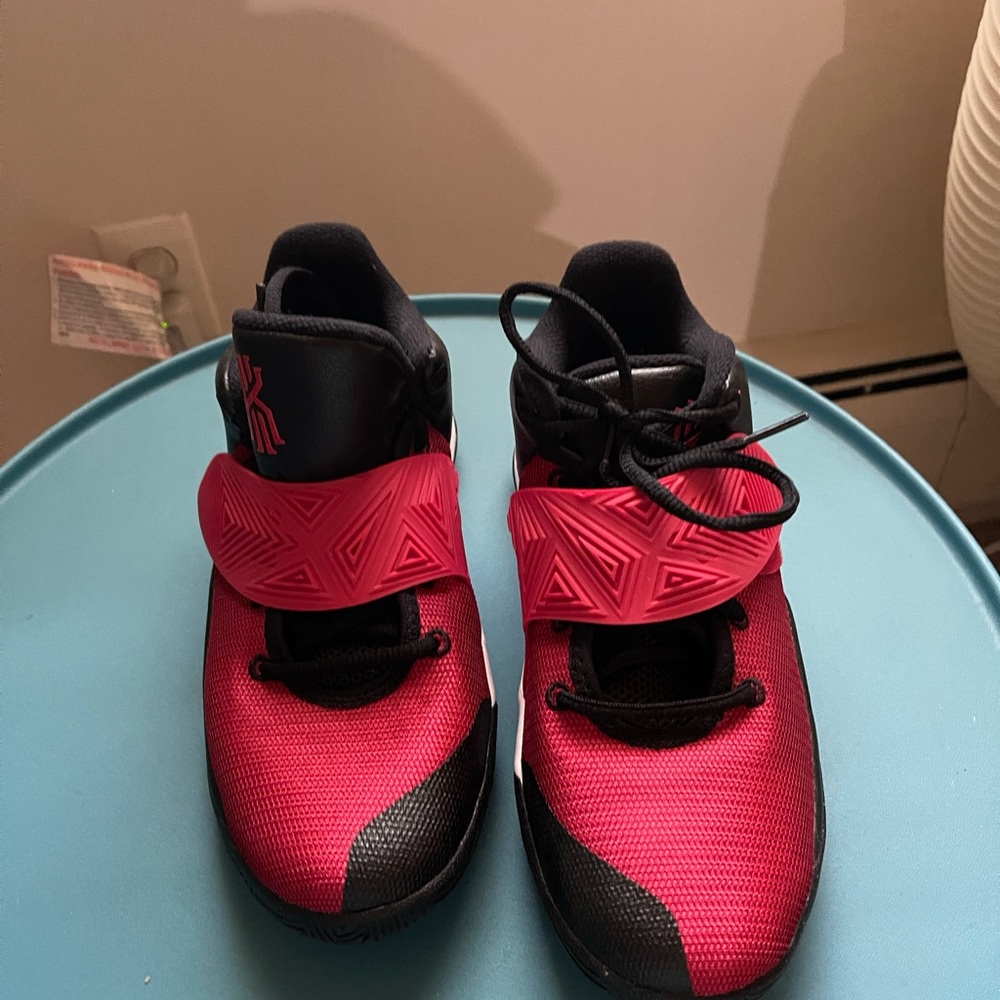Barely worn Nike Kyrie flytrap 3